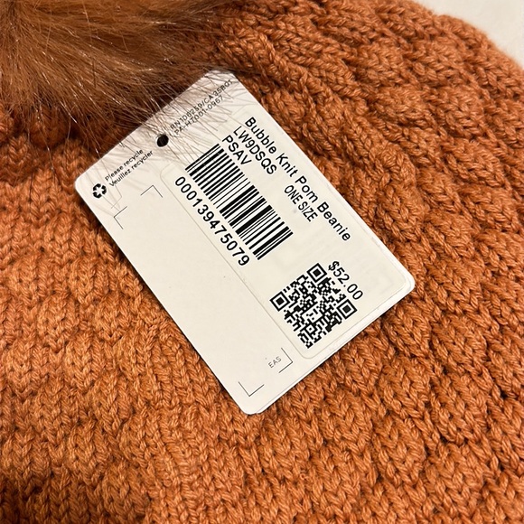 Lululemon bubble knit Pom beanie OS - Picture 9 of 9